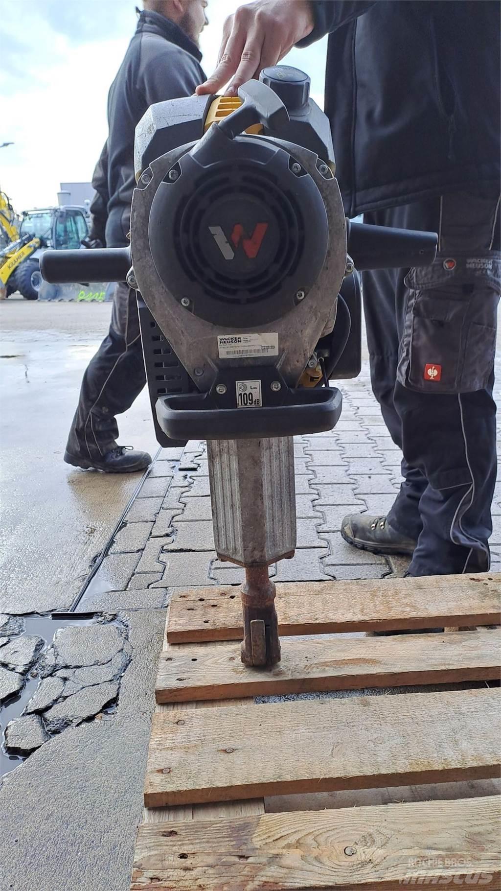 Wacker Neuson BH55 Vibrační pěchy