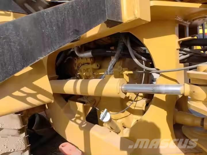 CAT 966 H Kolové nakladače