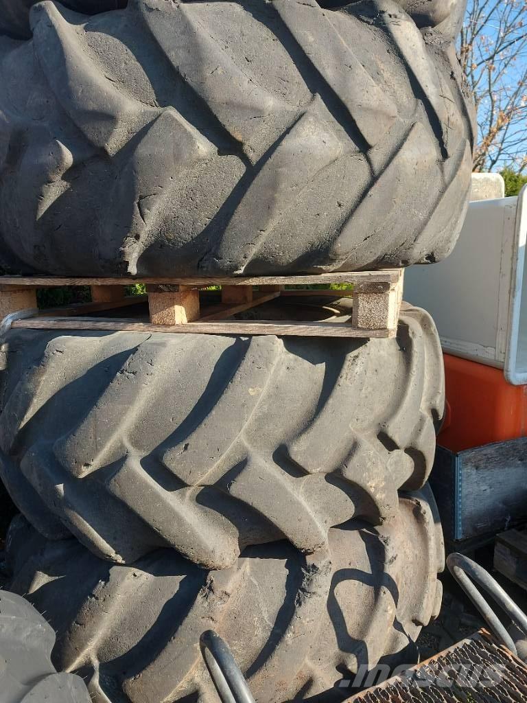 Komatsu 901 Pneumatiky, kola a ráfky