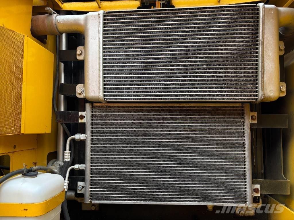 Komatsu PC 220-7 Pásová rýpadla