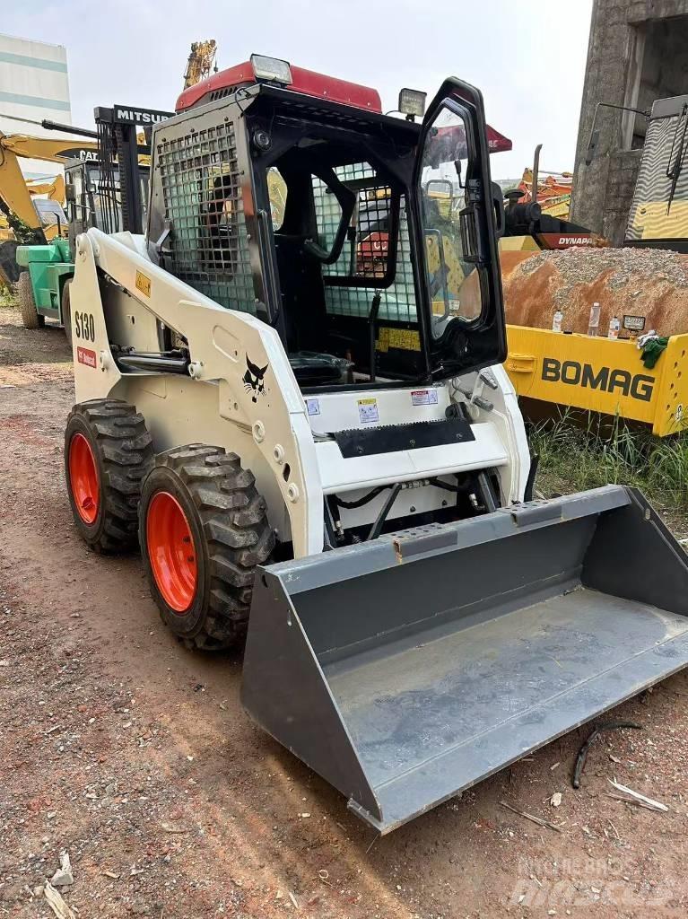 Bobcat S 130 Smykem řízené nakladače