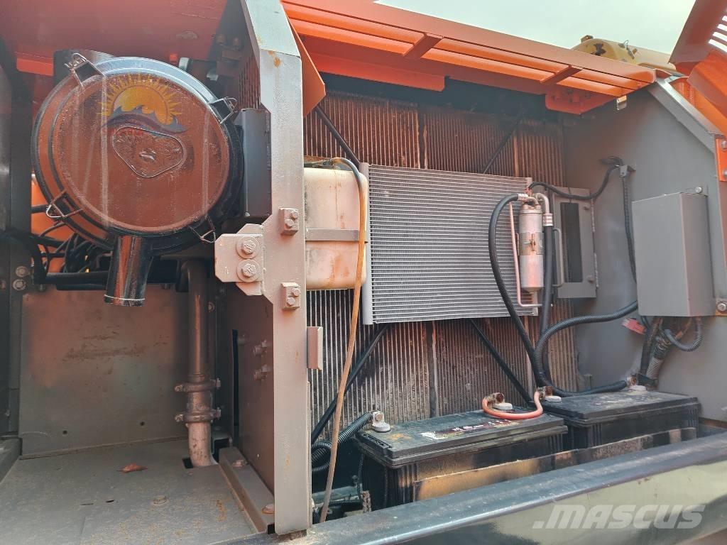 Hitachi ZX 210 Pásová rýpadla