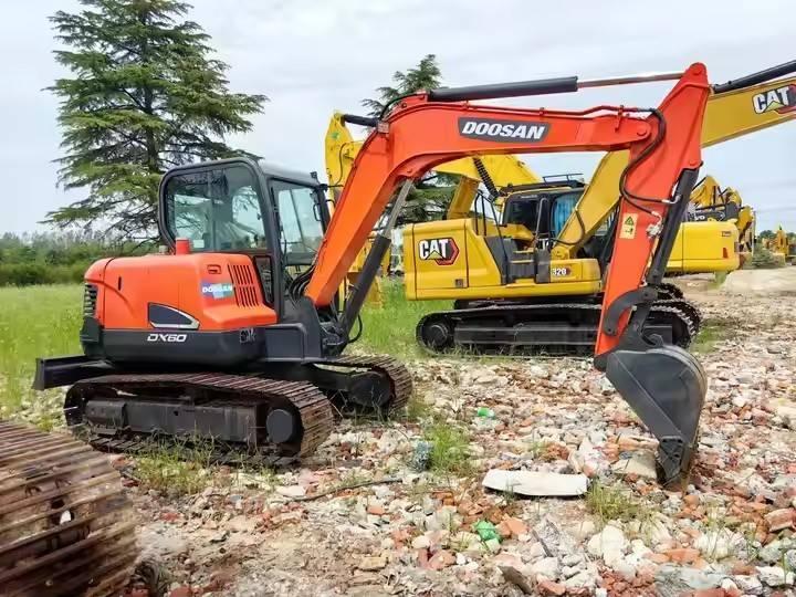 Doosan DX 60 Pásová rýpadla