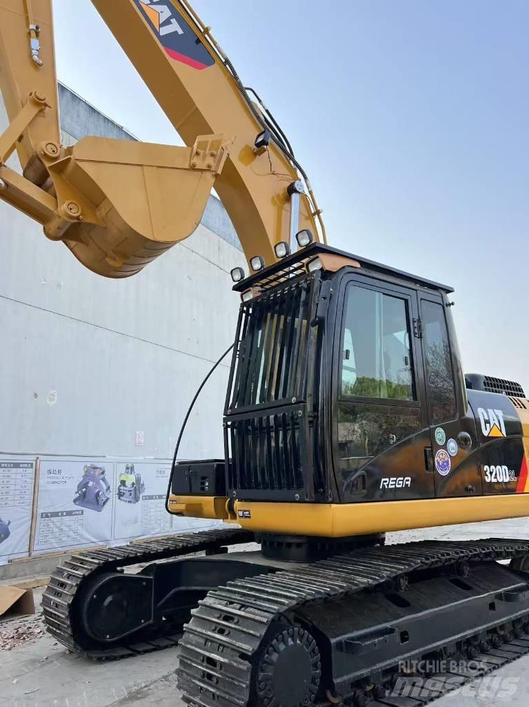 CATERPILLR 320d2 Midi rýpadla 7t - 12t