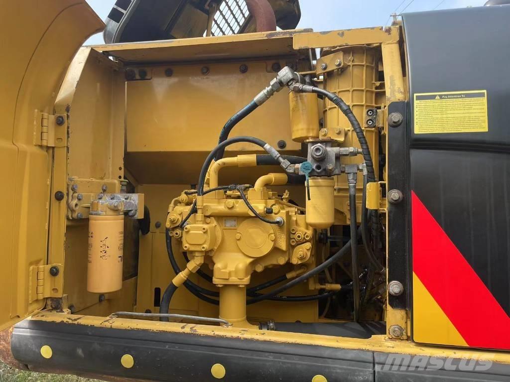 CAT 320d Pásová rýpadla