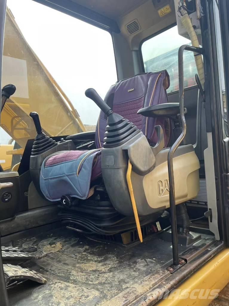CAT 320d Pásová rýpadla