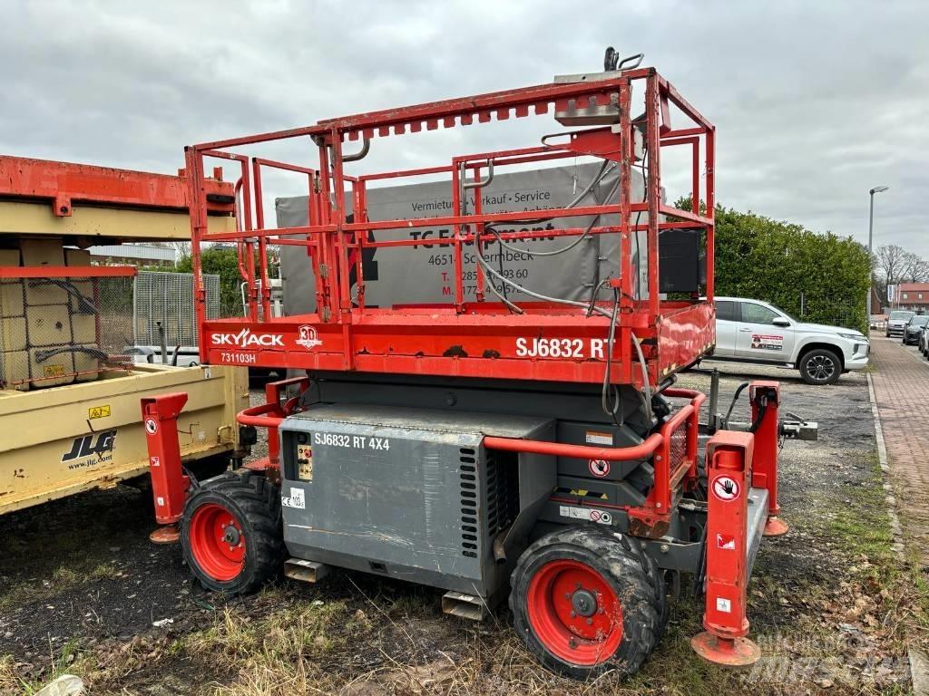 SkyJack SJ 6832 RT Nůžková zvedací plošina