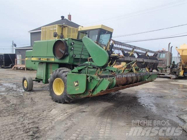 John Deere 4420 Sklízecí mlátičky