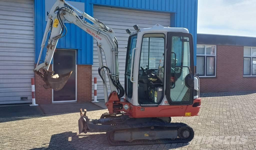 Takeuchi TB 225 Mini rýpadla < 7t