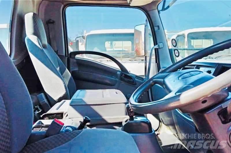 Isuzu FRR 600 AMT Další