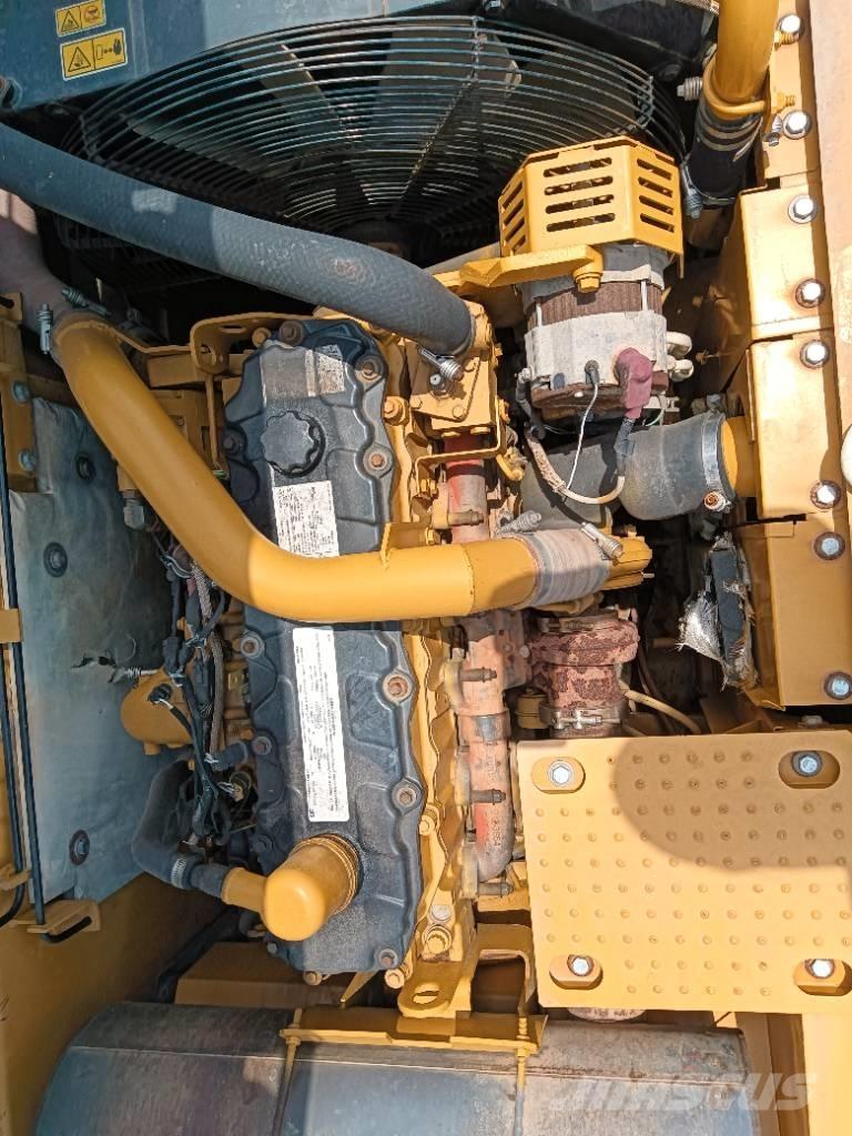 CAT 325 D Pásová rýpadla