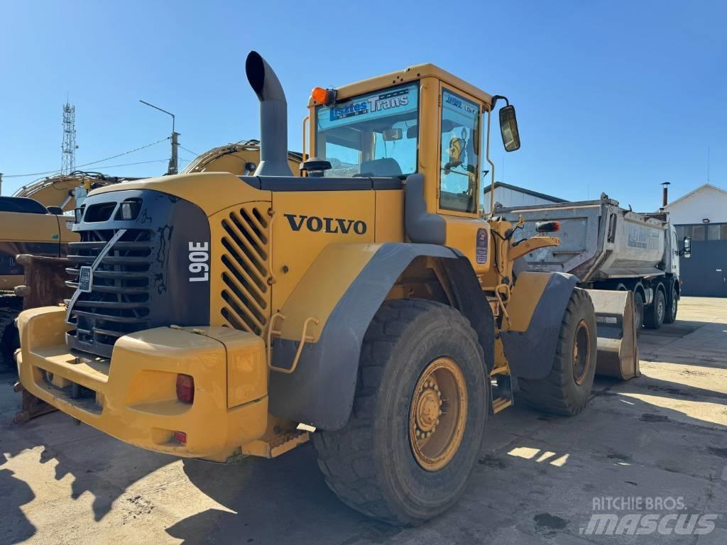 Volvo L 90 E Kolové nakladače
