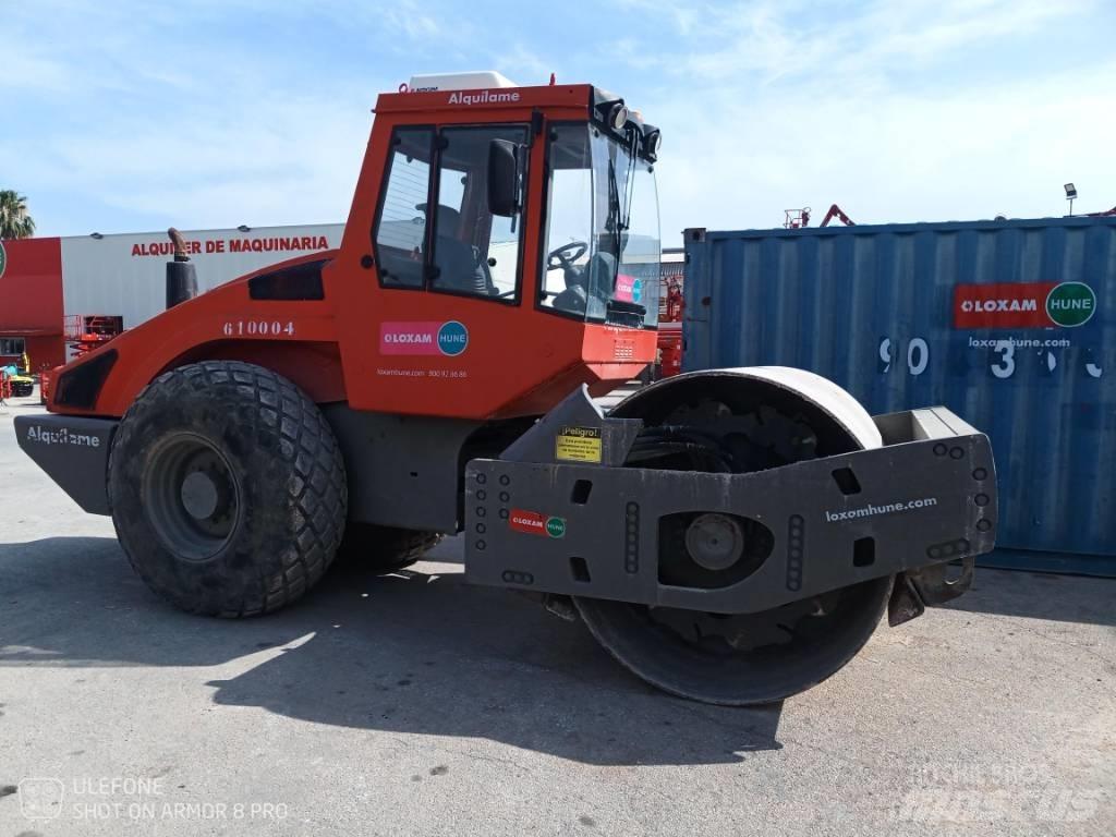 Bomag BW 211 D-4 Tahačové válce