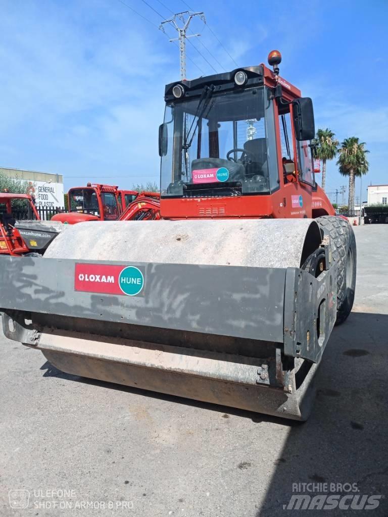 Bomag BW 211 D-4 Tahačové válce