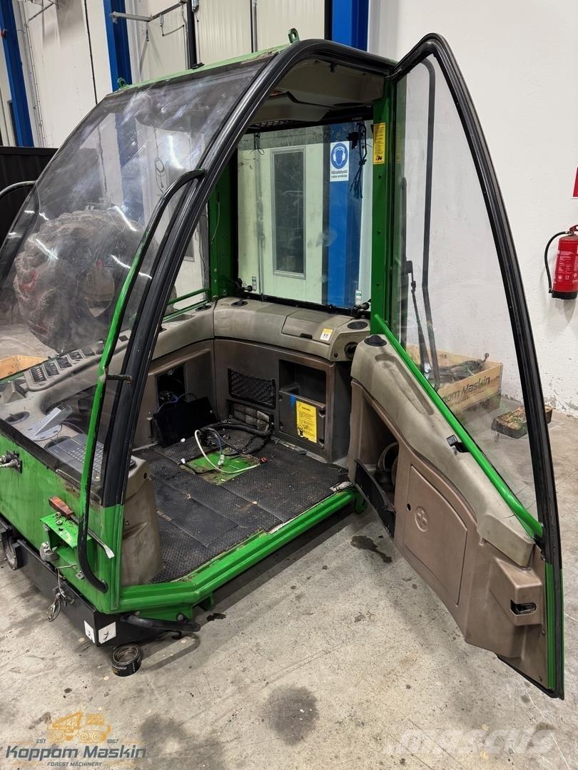 John Deere 1470D Kabiny a interiér