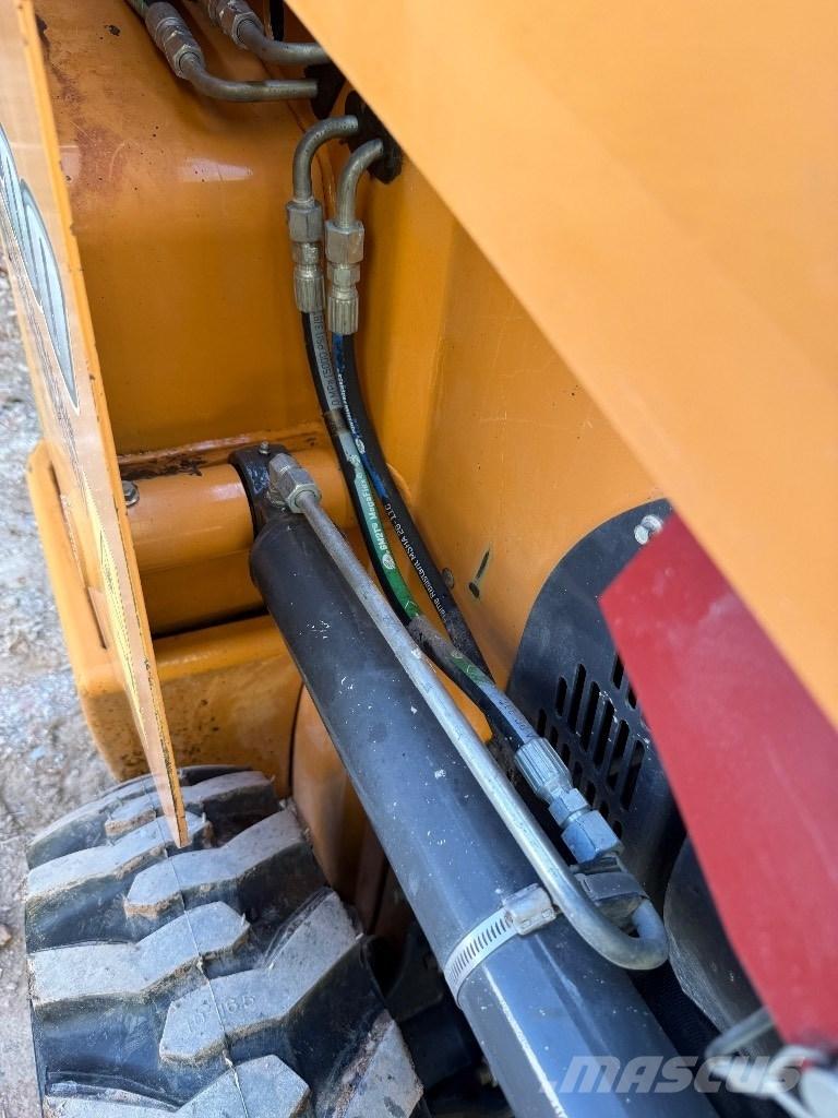 CASE SR 200 Smykem řízené nakladače