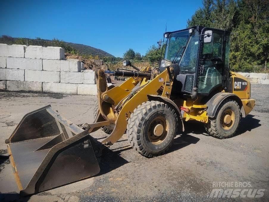 CAT 907 M Kolové nakladače