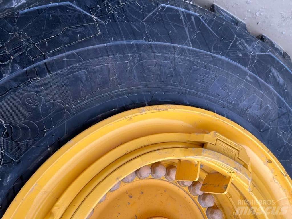 Volvo L250G Kolové nakladače
