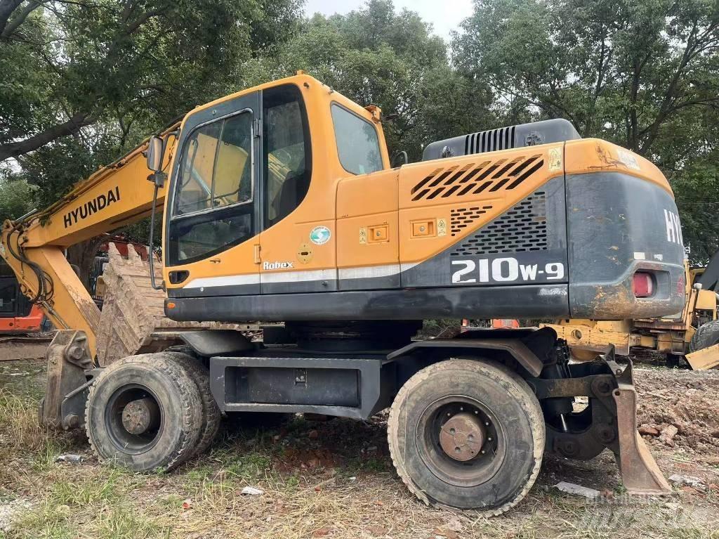 Hyundai R210W-9 Kolová rýpadla
