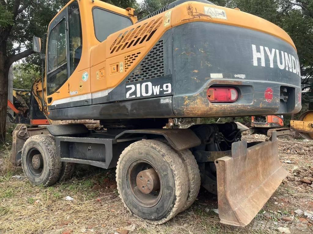 Hyundai R210W-9 Kolová rýpadla