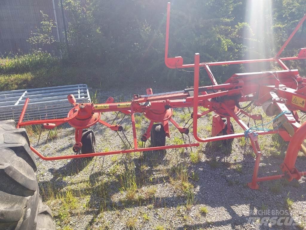 Kuhn GF 5801 MH Obraceče a shrabovače sena