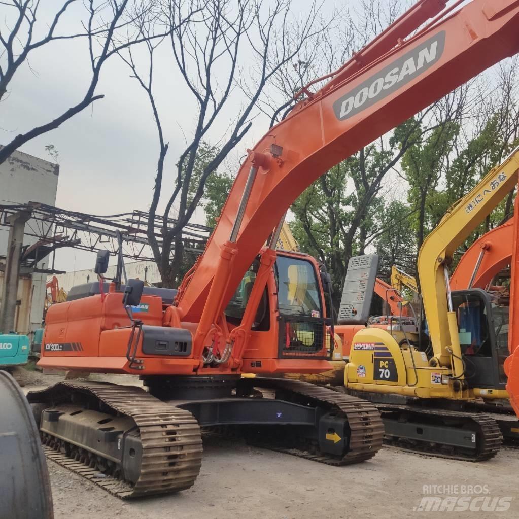 Doosan DX 300 Pásová rýpadla