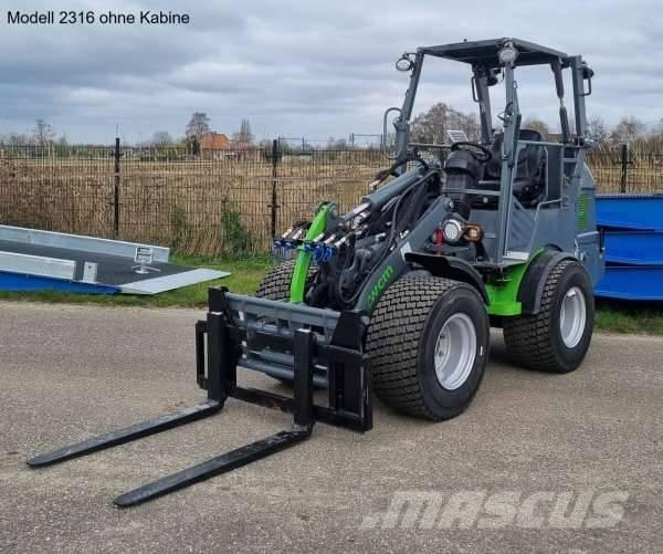 WCM L2316 und L2416 Čelní nakladače a rypadla