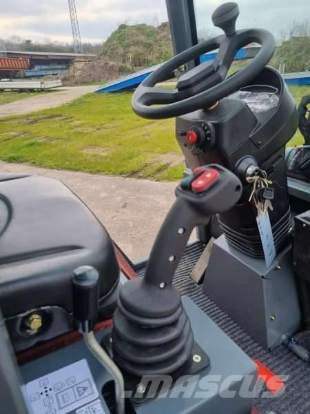 WCM L2316 und L2416 Čelní nakladače a rypadla