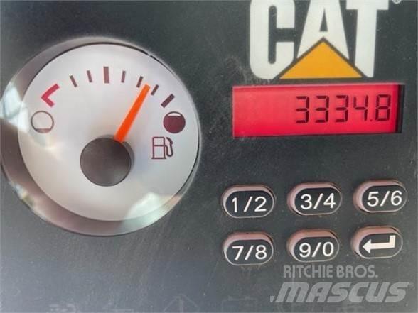 CAT 279D Smykem řízené nakladače