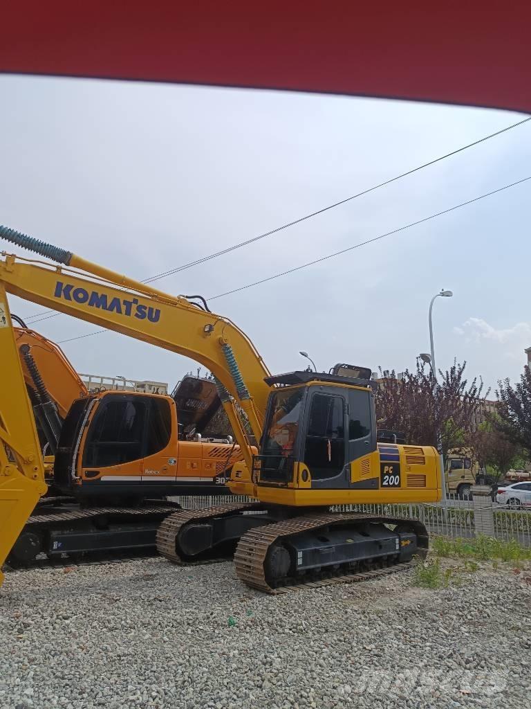 Komatsu PC 200 Pásová rýpadla
