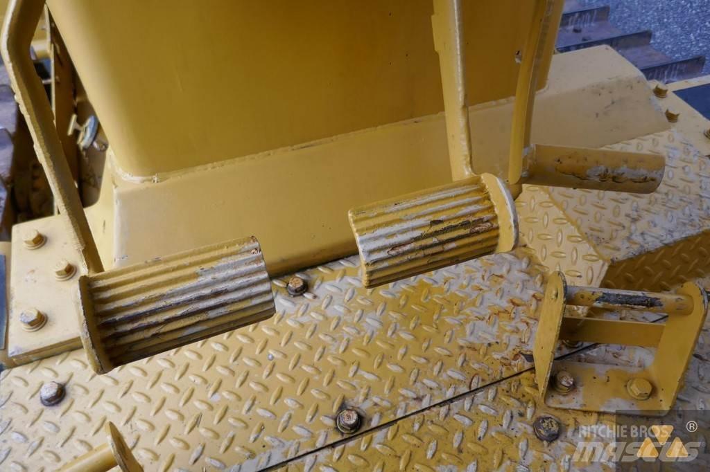 CAT D7G Ex-army Pásové dozery