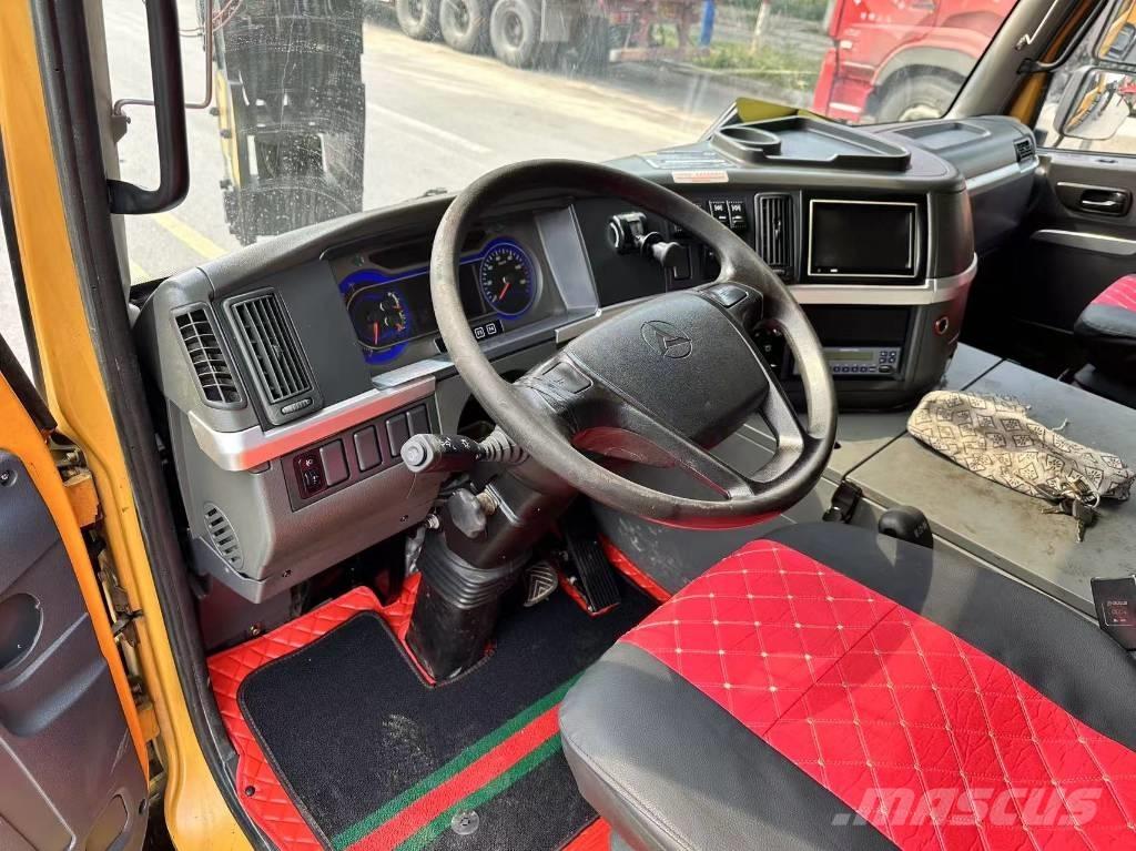 Sany STC1000T Univerzální terénní jeřáby