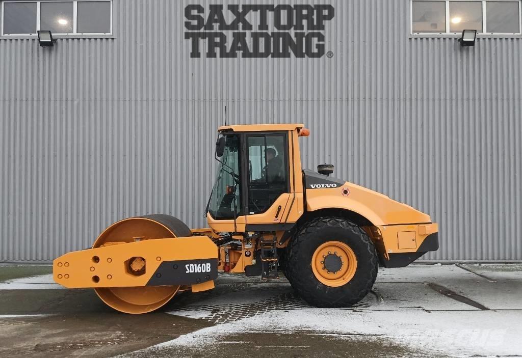 Volvo SD160 B, Vält Pneumatikové válce