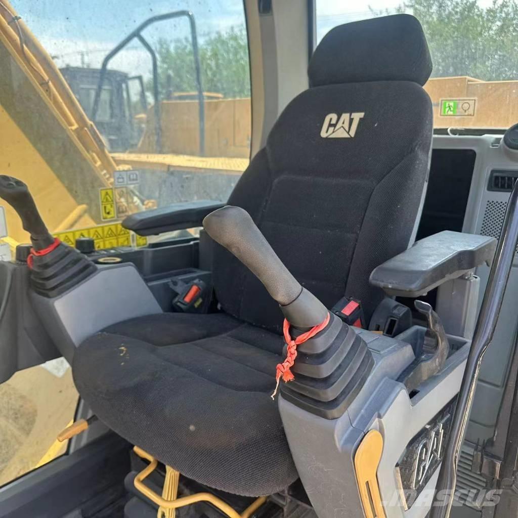 CAT 330 Pásová rýpadla