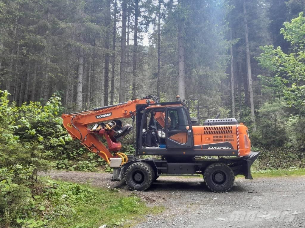 Doosan DX 210 W Jeřáby/Nakladače