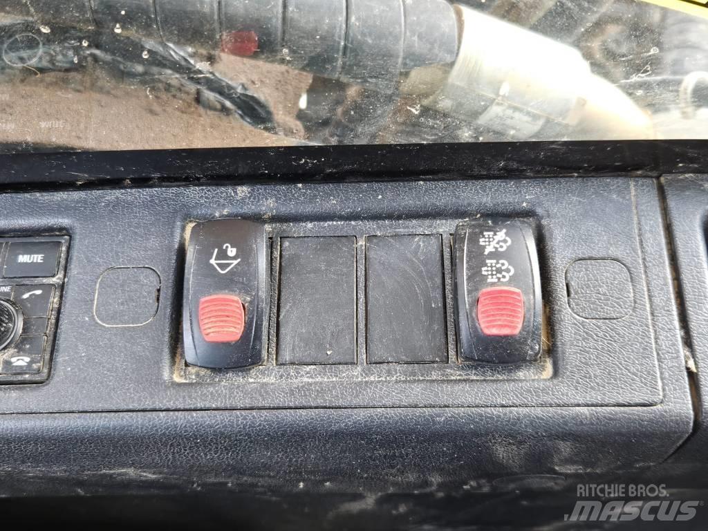 Hyundai HX 220 L Pásová rýpadla