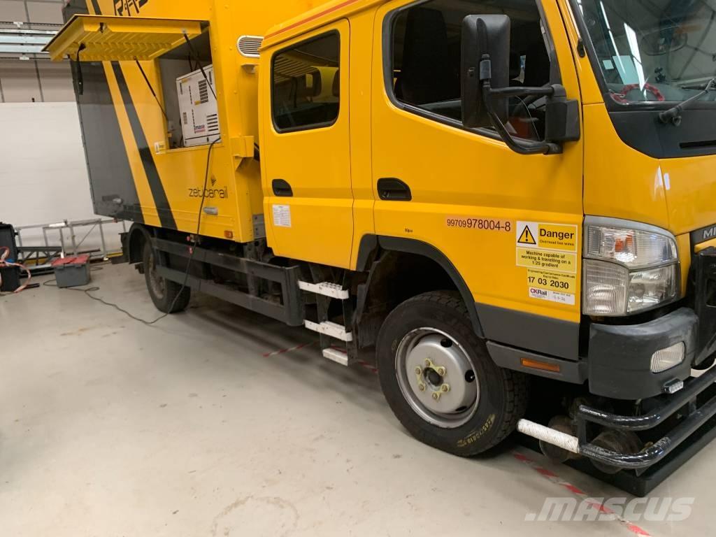 Mitsubishi Canter Dvoucestná rýpadla
