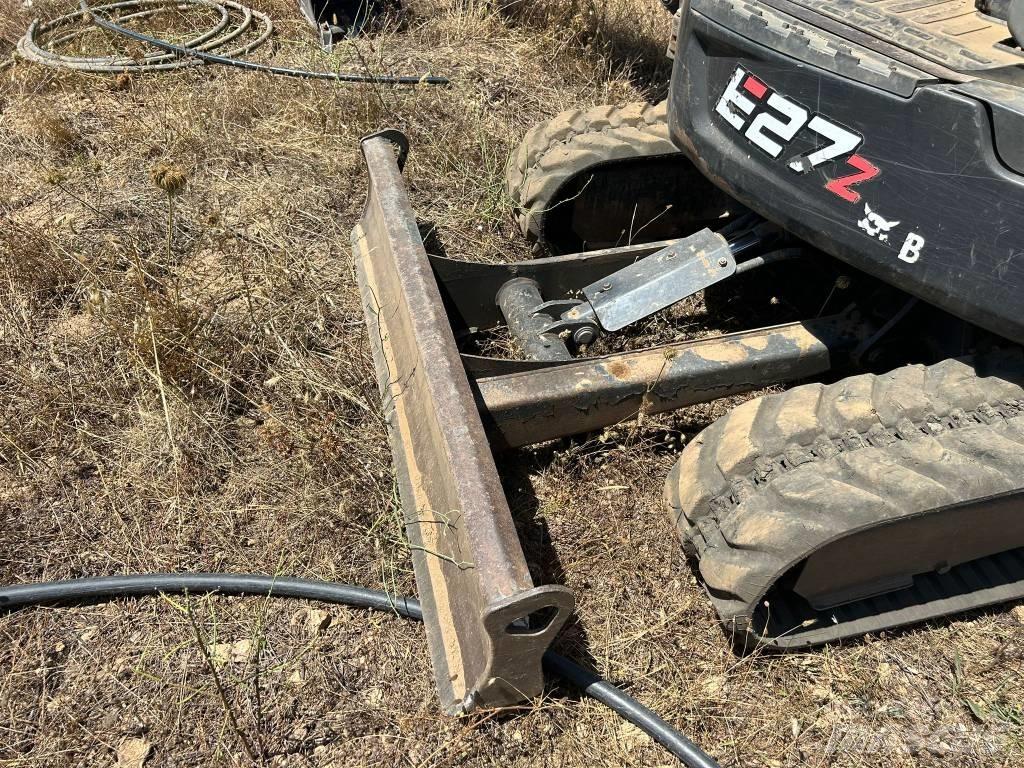  BOBACT E27 Mini rýpadla < 7t