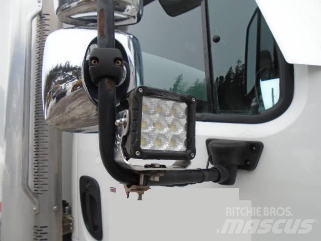 Freightliner M2 106 Skříňová nástavba