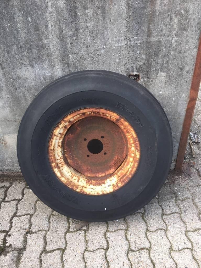 BKT 7.50 R 16 + velg Pneumatiky, kola a ráfky