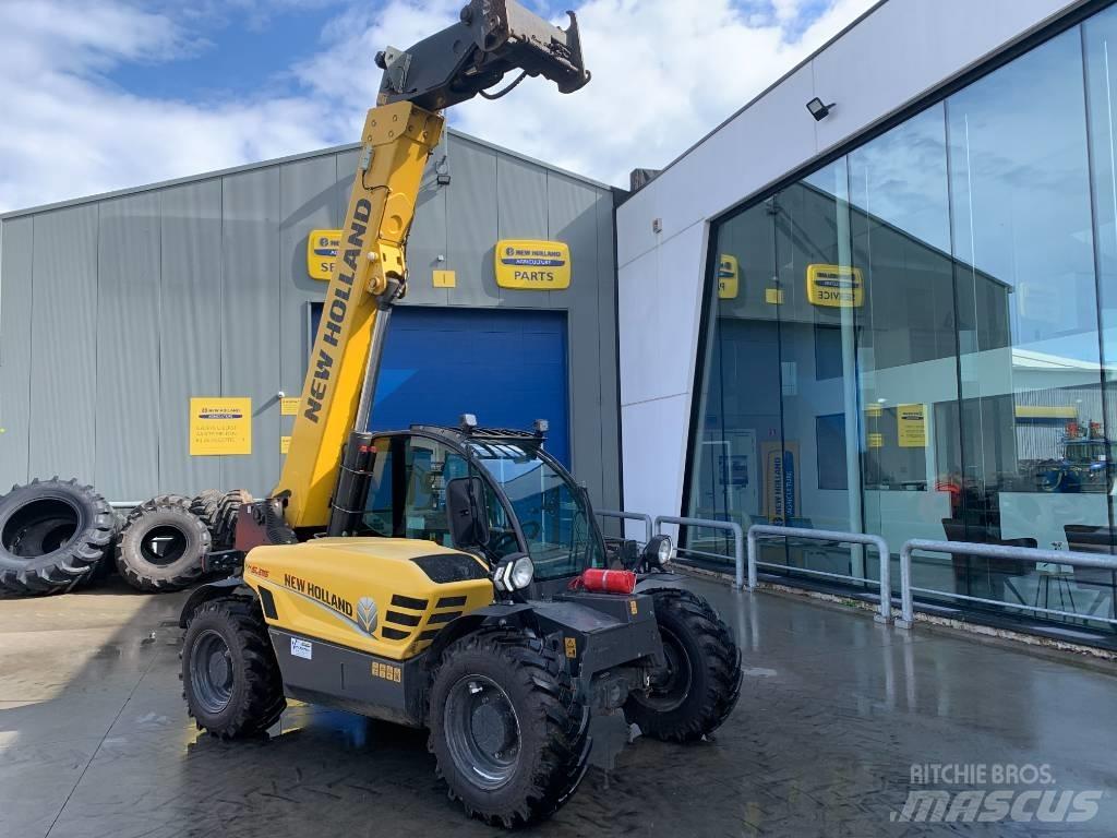New Holland TH5.26 Teleskopické manipulátory