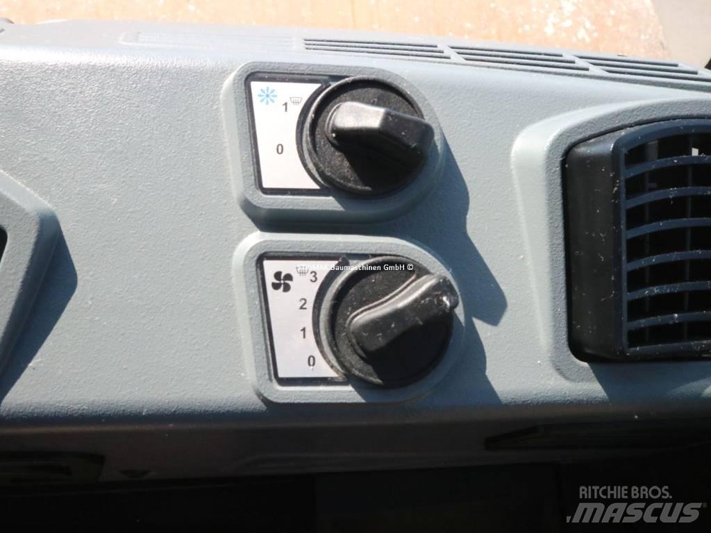 Bomag BW 211 D-50 Tahačové válce