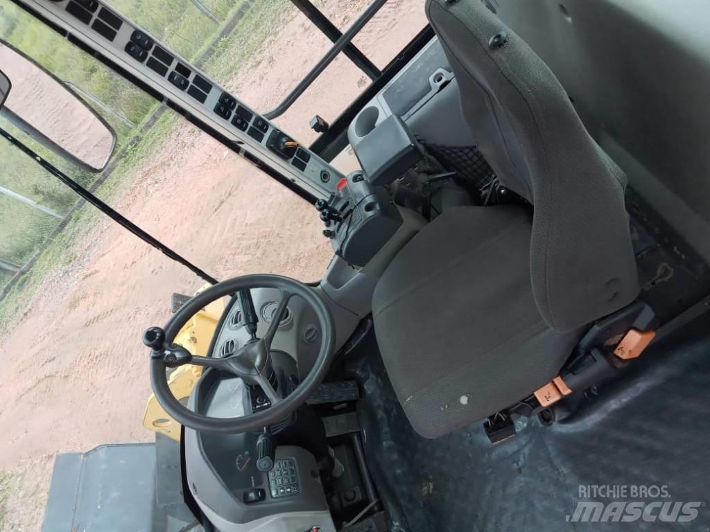Volvo L90F Kolové nakladače