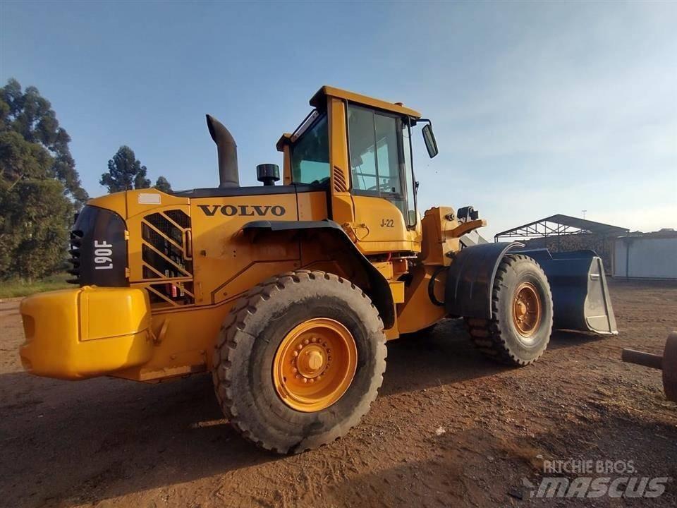 Volvo L90F Kolové nakladače