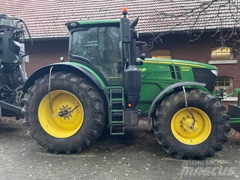John Deere 6230R Traktory
