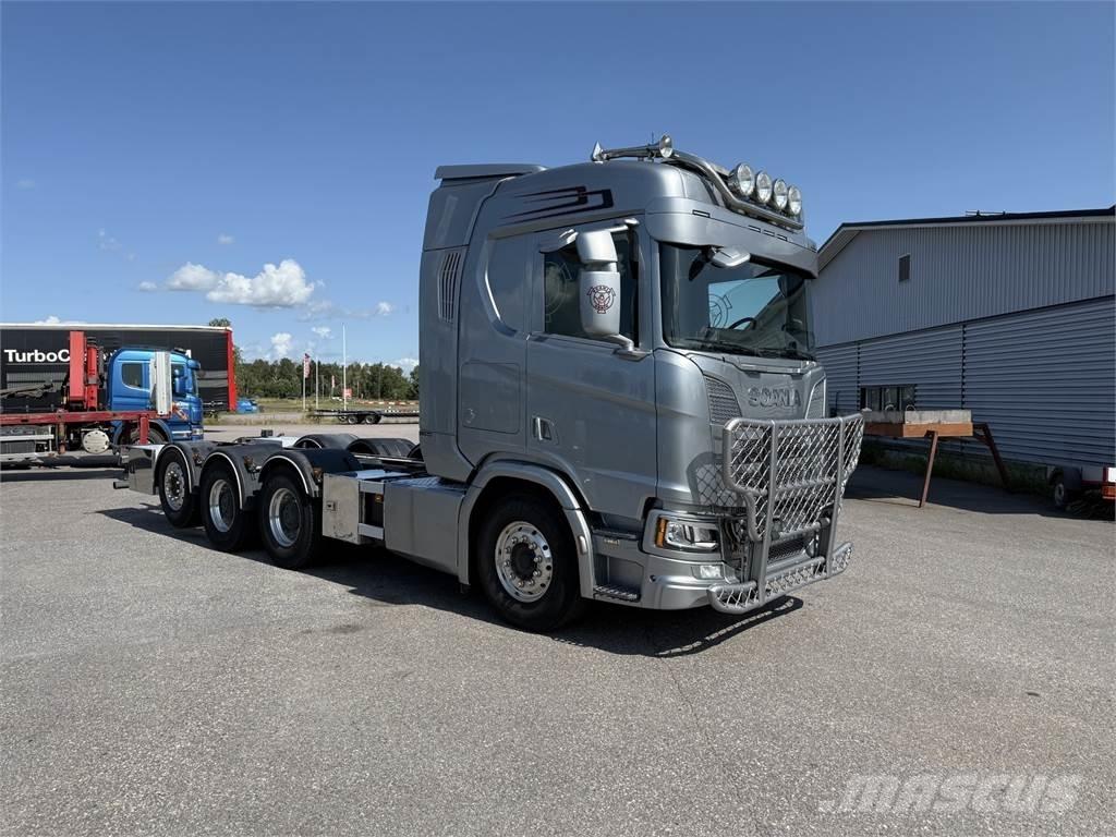 Scania R650 8x4 Nákladní vozidlo bez nástavby