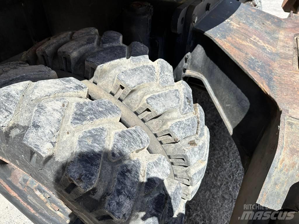 Komatsu PW130 ES-6K Kolová rýpadla