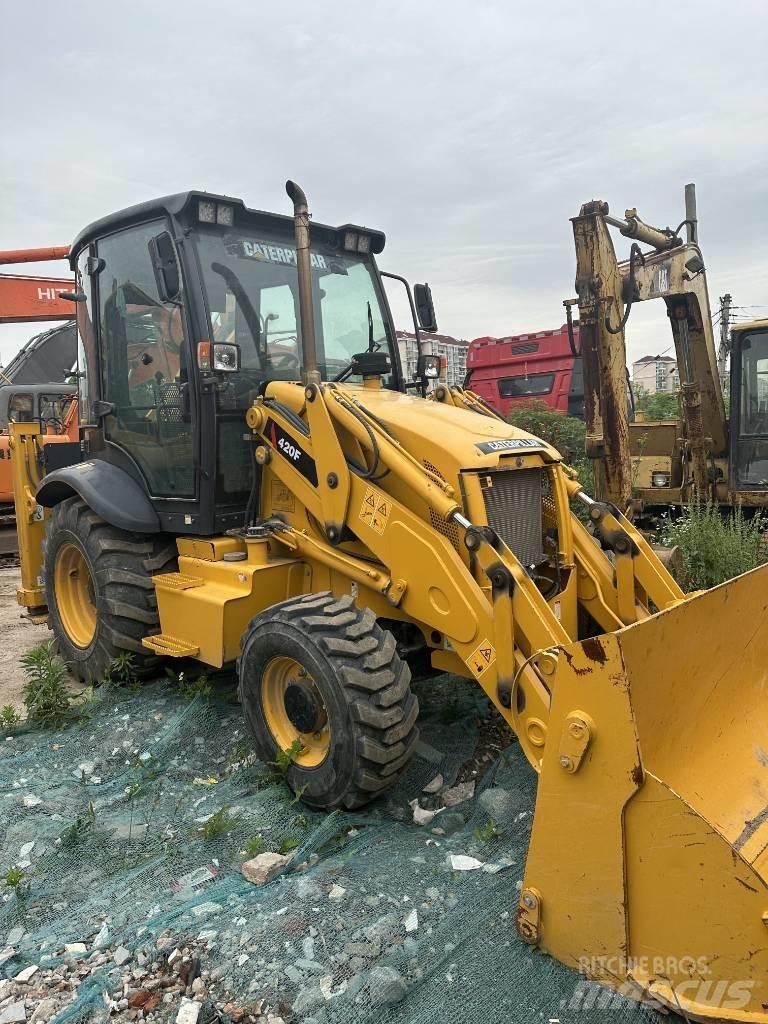 CAT 420 F Rýpadlo-nakladače