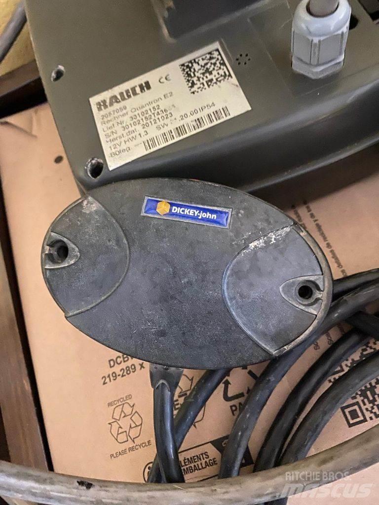 Kuhn Axis 40.1 W Rozmetadlo minerálních hnojiv