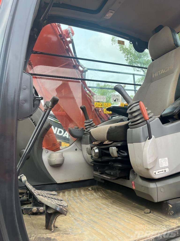 Hitachi 130 Pásová rýpadla